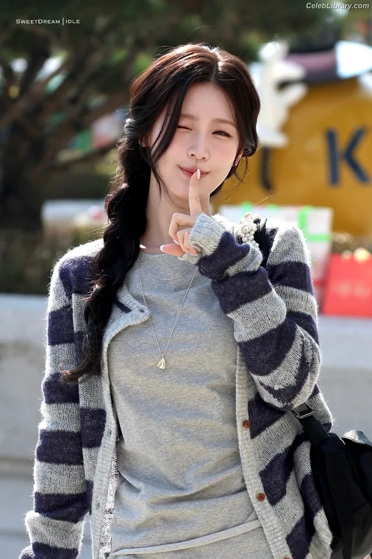 Cho Mi-yeon (Miyeon) - i-dle [(G)I-dle] photo 9 of 1019