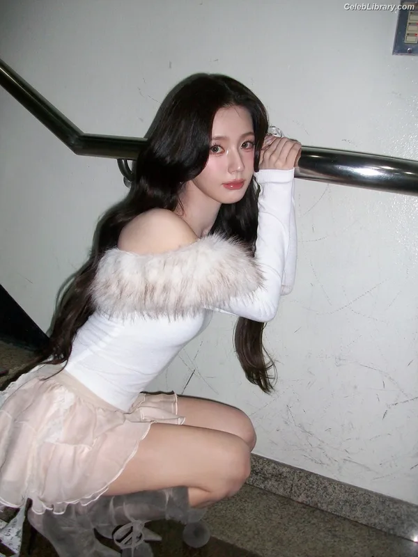 Cho Mi-yeon (Miyeon) - i-dle [(G)I-dle] photo 11 of 1019