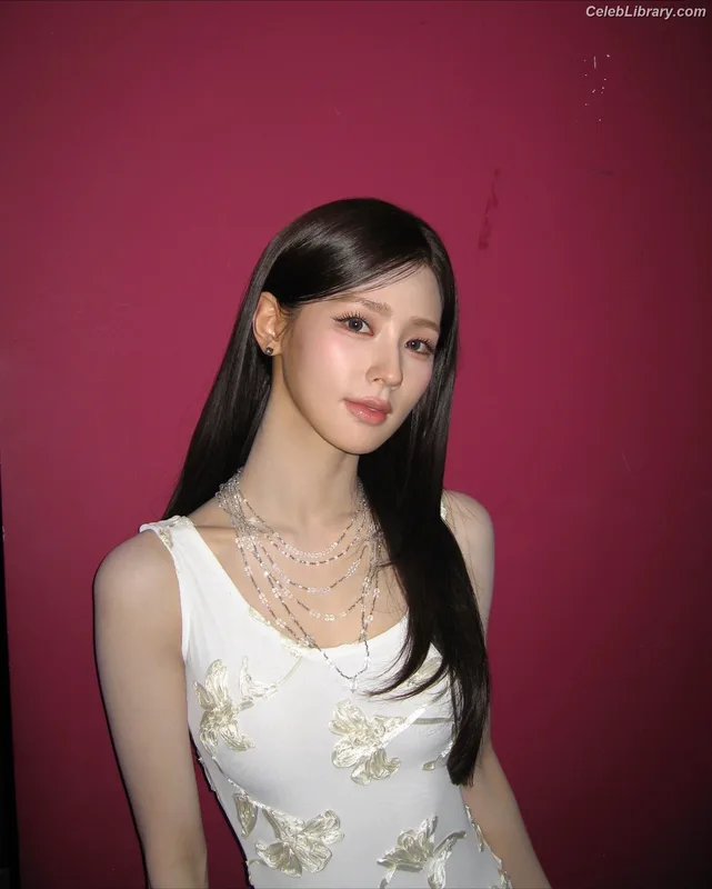 Cho Mi-yeon (Miyeon) - i-dle [(G)I-dle] photo 8 of 1019