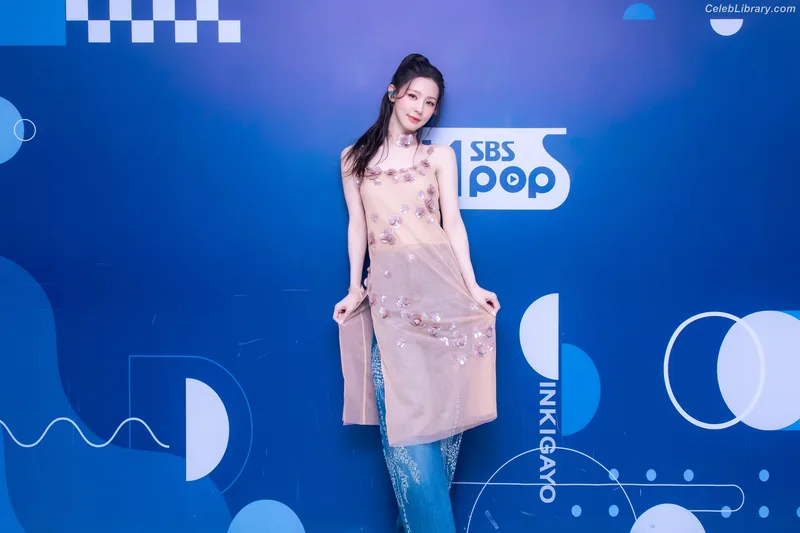 Cho Mi-yeon (Miyeon) - i-dle [(G)I-dle] photo 9 of 1019