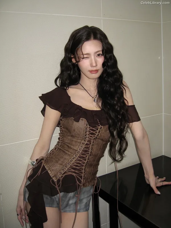Cho Mi-yeon (Miyeon) - i-dle [(G)I-dle] photo 10 of 1019