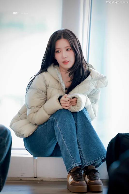 Cho Mi-yeon (Miyeon) - i-dle [(G)I-dle] photo 12 of 1019