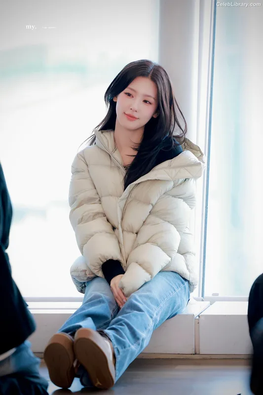 Cho Mi-yeon (Miyeon) - i-dle [(G)I-dle] photo 13 of 1019