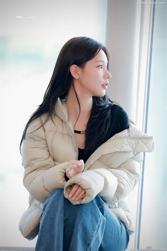 Cho Mi-yeon (Miyeon) - i-dle [(G)I-dle] photo 15 of 1019