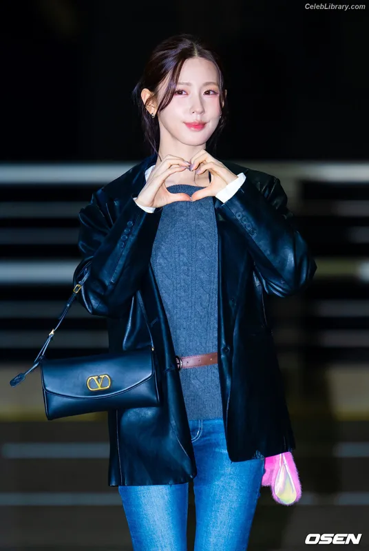 Cho Mi-yeon (Miyeon) - i-dle [(G)I-dle] photo 22 of 1019