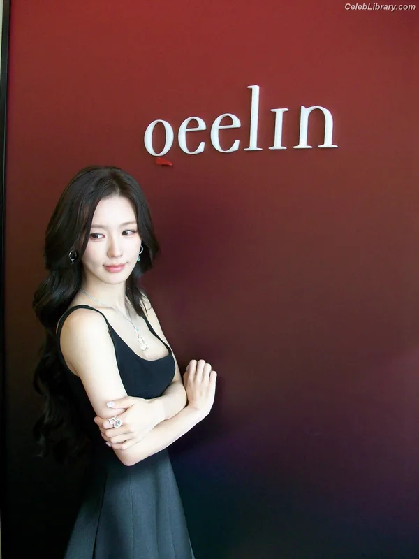 Cho Mi-yeon (Miyeon) - i-dle [(G)I-dle] photo 7 of 1019