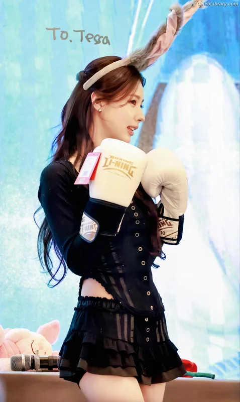 Cho Mi-yeon (Miyeon) - i-dle [(G)I-dle] photo 17 of 1019