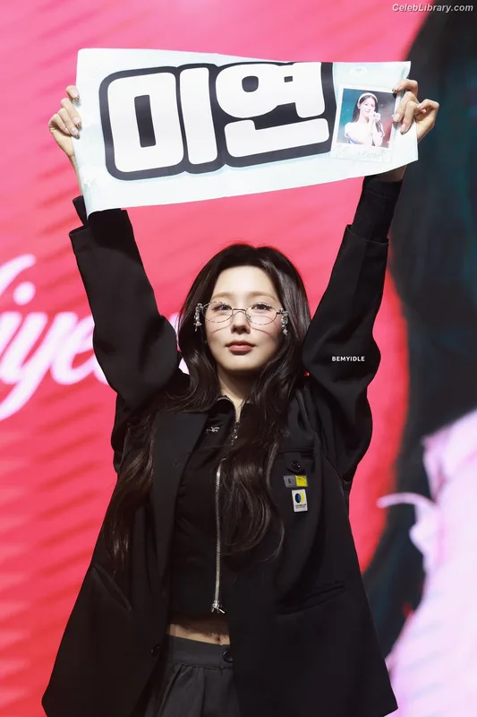 Cho Mi-yeon (Miyeon) - i-dle [(G)I-dle] photo 14 of 1019