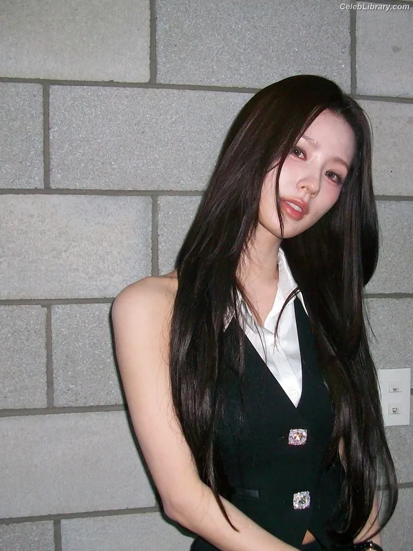 Cho Mi-yeon (Miyeon) - i-dle [(G)I-dle] photo 10 of 1019