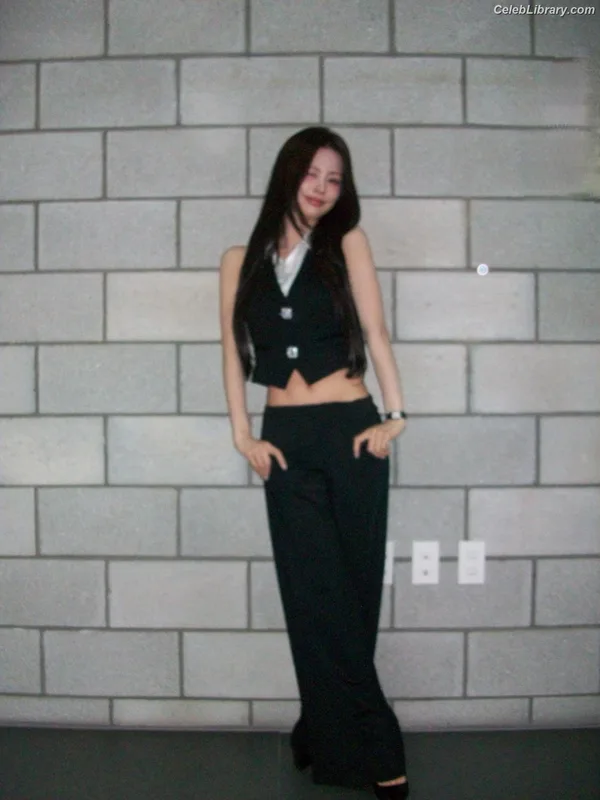 Cho Mi-yeon (Miyeon) - i-dle [(G)I-dle] photo 12 of 1019