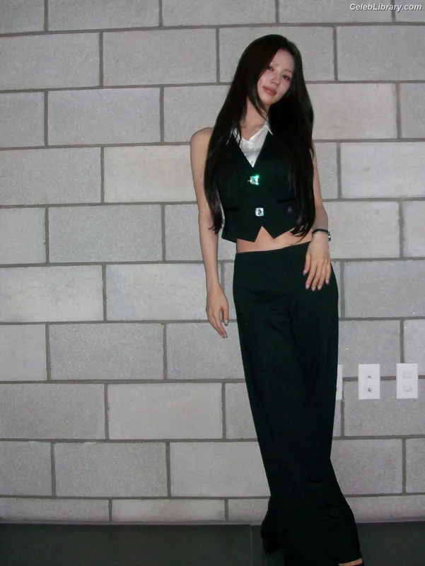 Cho Mi-yeon (Miyeon) - i-dle [(G)I-dle] photo 13 of 1019
