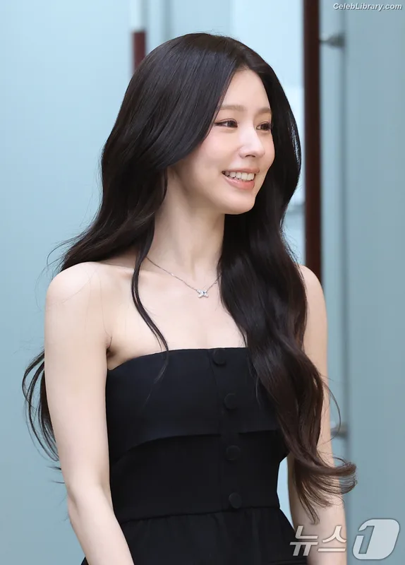 Cho Mi-yeon (Miyeon) - i-dle [(G)I-dle] photo 19 of 1019
