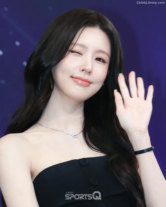 Cho Mi-yeon (Miyeon) - i-dle [(G)I-dle] photo 20 of 1019