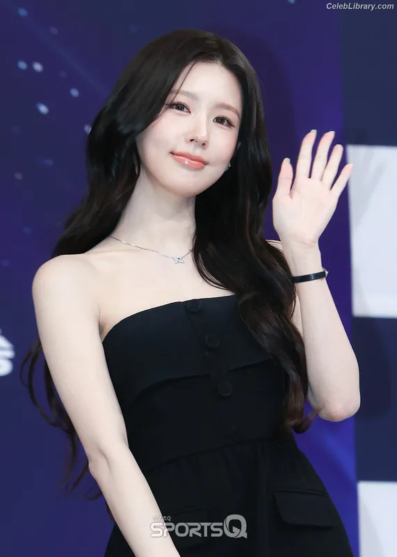 Cho Mi-yeon (Miyeon) - i-dle [(G)I-dle] photo 23 of 1019