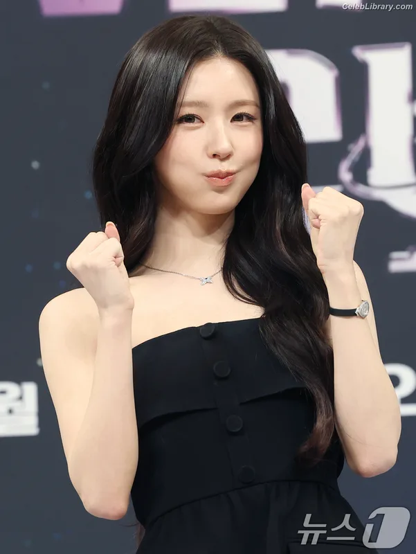 Cho Mi-yeon (Miyeon) - i-dle [(G)I-dle] photo 4 of 1019