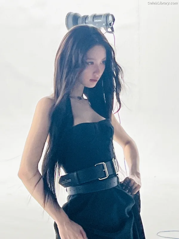 Cho Mi-yeon (Miyeon) - i-dle [(G)I-dle] photo 13 of 1019