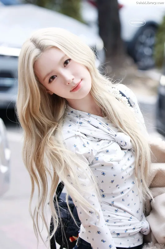 Cho Mi-yeon (Miyeon) - i-dle [(G)I-dle] photo 16 of 1019