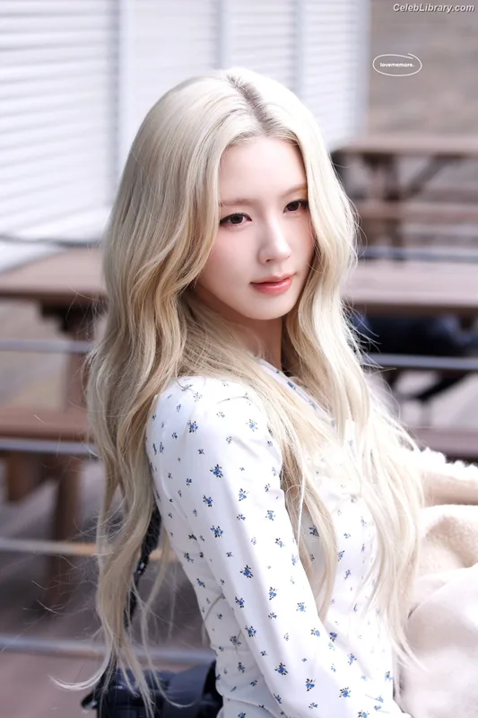 Cho Mi-yeon (Miyeon) - i-dle [(G)I-dle] photo 17 of 1019