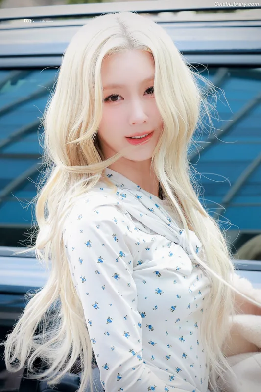 Cho Mi-yeon (Miyeon) - i-dle [(G)I-dle] photo 21 of 1019