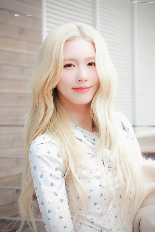 Cho Mi-yeon (Miyeon) - i-dle [(G)I-dle] photo 22 of 1019