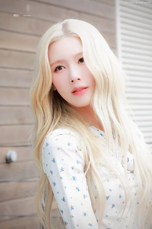 Cho Mi-yeon (Miyeon) - i-dle [(G)I-dle] photo 24 of 1019