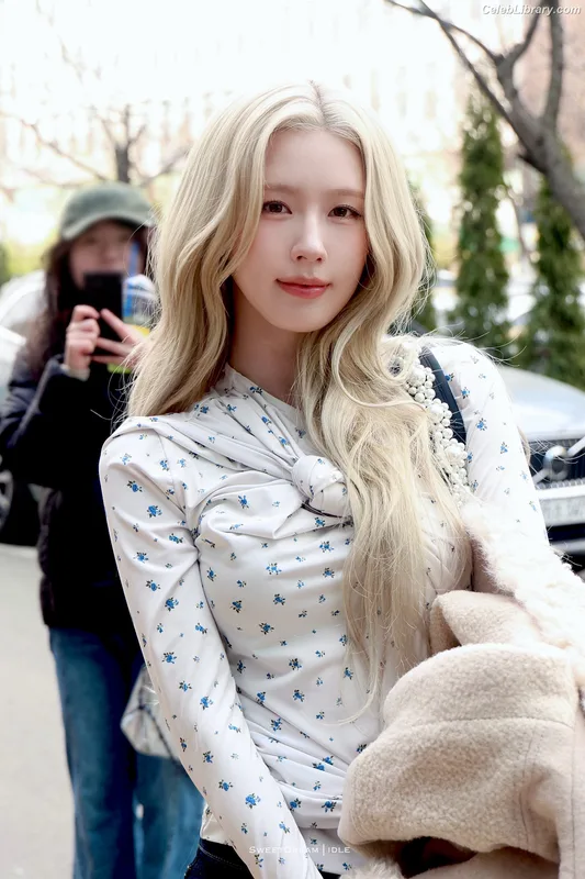 Cho Mi-yeon (Miyeon) - i-dle [(G)I-dle] photo 1 of 1019