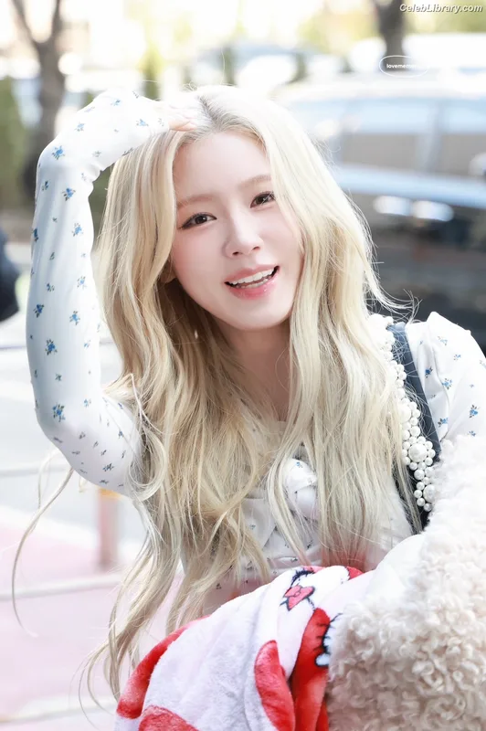 Cho Mi-yeon (Miyeon) - i-dle [(G)I-dle] photo 3 of 1019