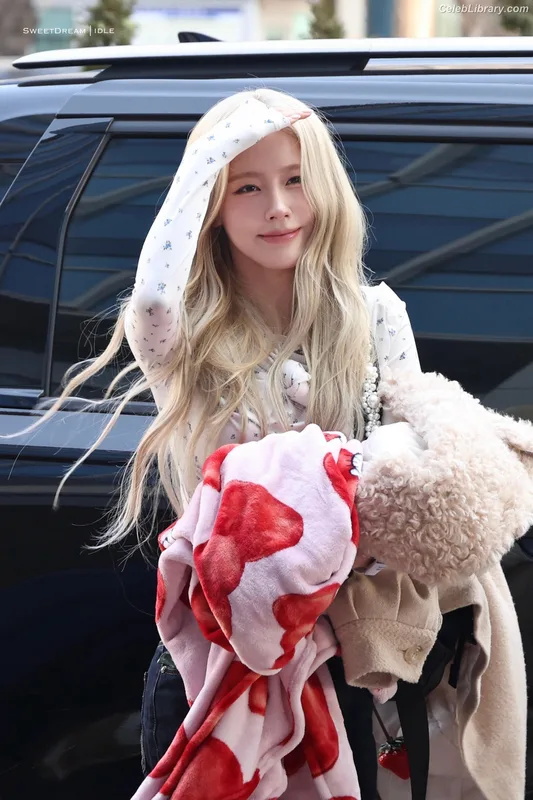 Cho Mi-yeon (Miyeon) - i-dle [(G)I-dle] photo 5 of 1019