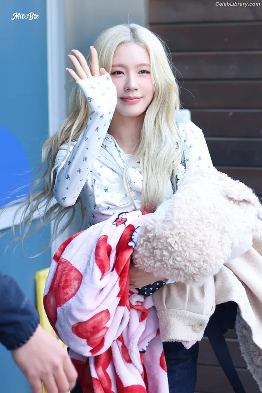 Cho Mi-yeon (Miyeon) - i-dle [(G)I-dle] photo 6 of 1019