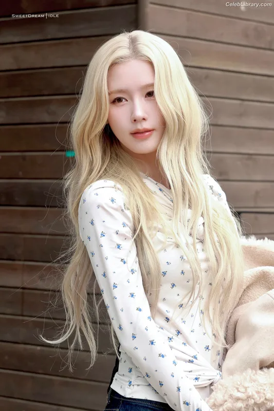 Cho Mi-yeon (Miyeon) - i-dle [(G)I-dle] photo 8 of 1019