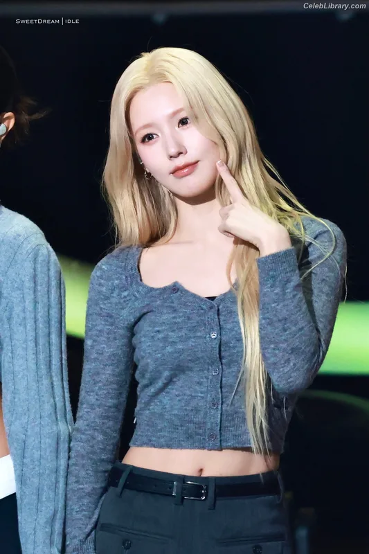 Cho Mi-yeon (Miyeon) - i-dle [(G)I-dle] photo 15 of 1019