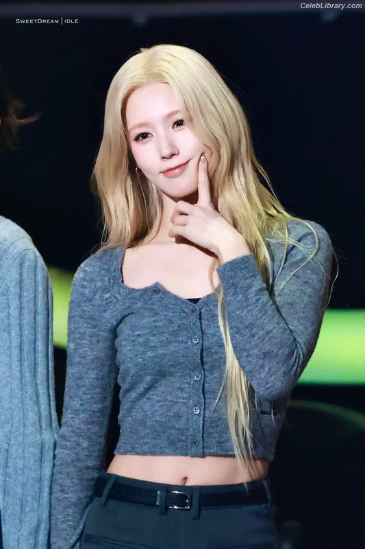 Cho Mi-yeon (Miyeon) - i-dle [(G)I-dle] photo 16 of 1019