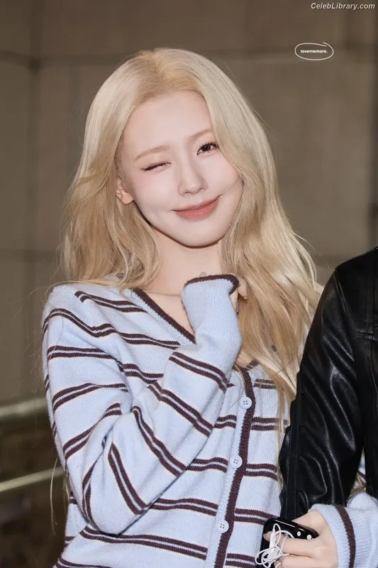 Cho Mi-yeon (Miyeon) - i-dle [(G)I-dle] photo 17 of 1019