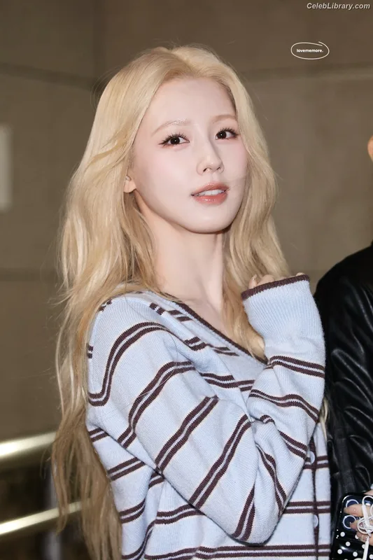 Cho Mi-yeon (Miyeon) - i-dle [(G)I-dle] photo 18 of 1019