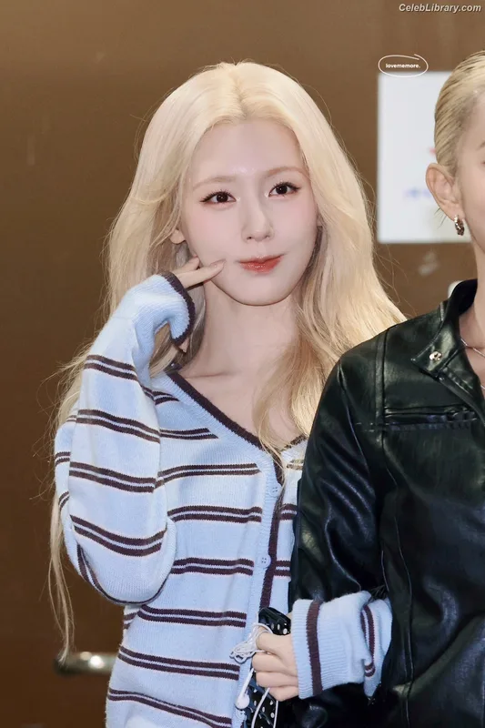 Cho Mi-yeon (Miyeon) - i-dle [(G)I-dle] photo 19 of 1019
