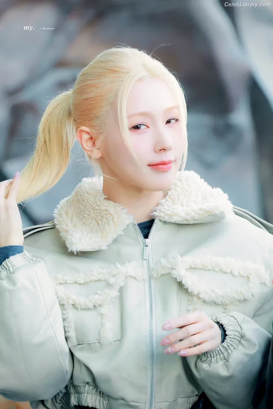 Cho Mi-yeon (Miyeon) - i-dle [(G)I-dle] photo 9 of 1019