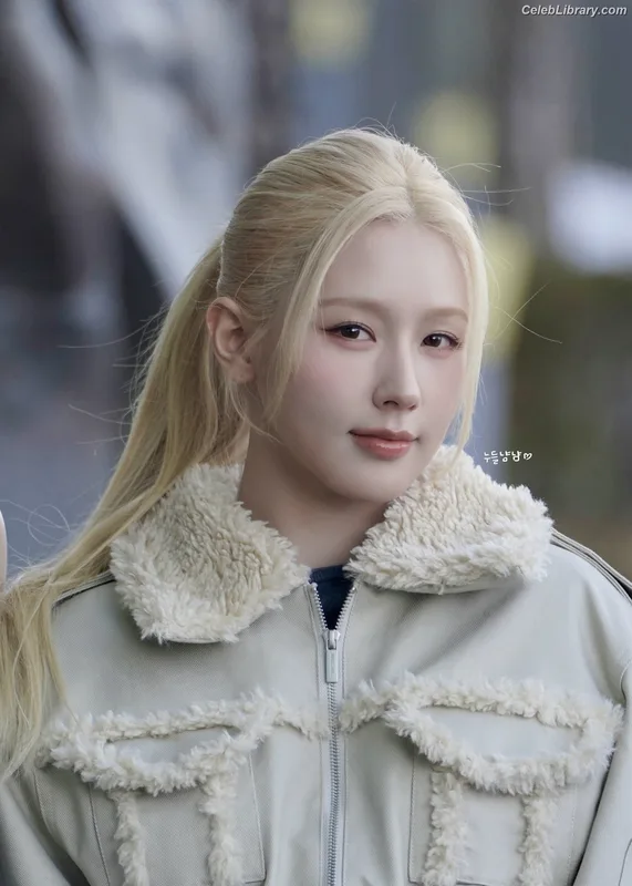 Cho Mi-yeon (Miyeon) - i-dle [(G)I-dle] photo 11 of 1019