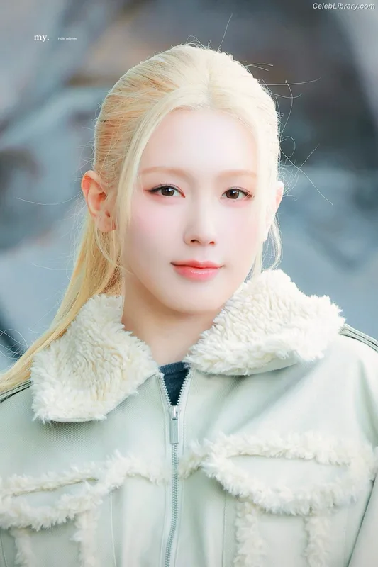 Cho Mi-yeon (Miyeon) - i-dle [(G)I-dle] photo 12 of 1019
