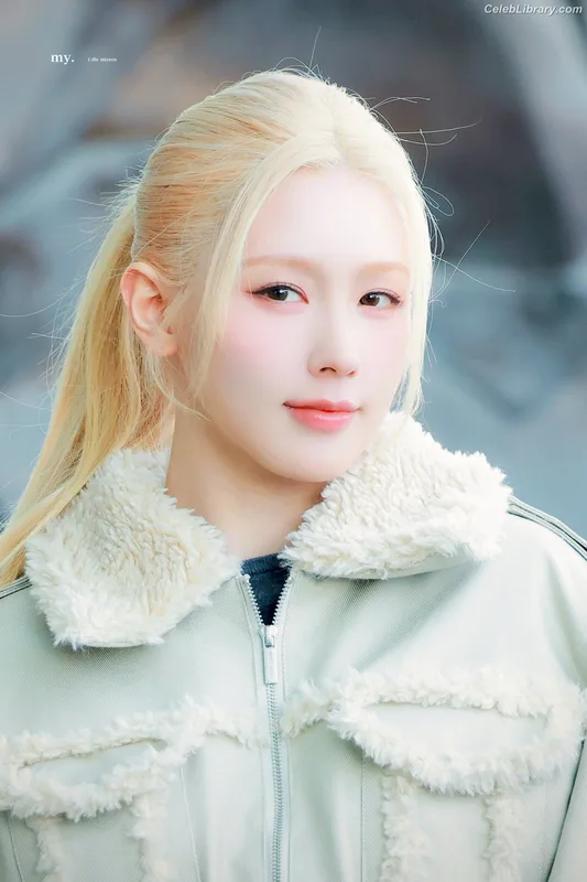 Cho Mi-yeon (Miyeon) - i-dle [(G)I-dle] photo 13 of 1019