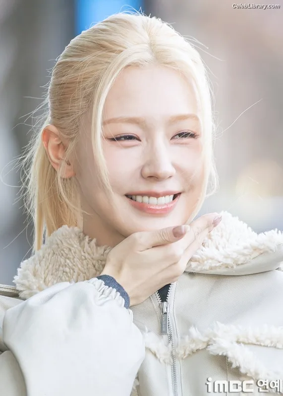 Cho Mi-yeon (Miyeon) - i-dle [(G)I-dle] photo 14 of 1019