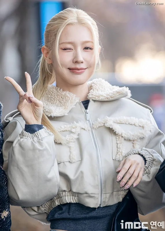 Cho Mi-yeon (Miyeon) - i-dle [(G)I-dle] photo 15 of 1019
