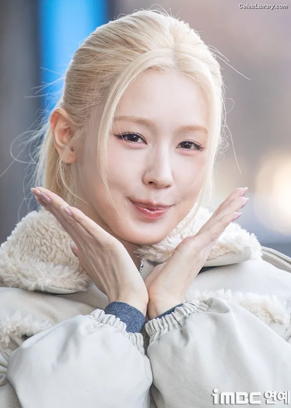Cho Mi-yeon (Miyeon) - i-dle [(G)I-dle] photo 16 of 1019