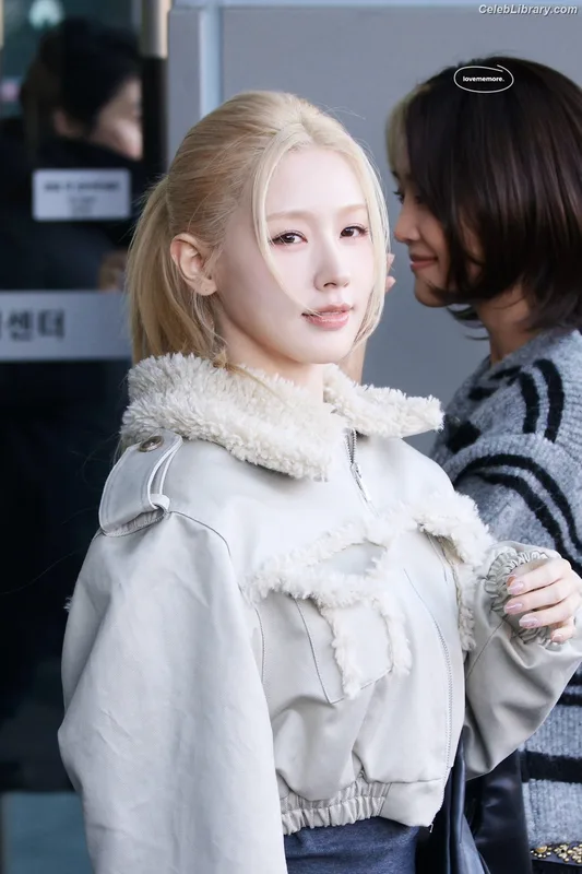 Cho Mi-yeon (Miyeon) - i-dle [(G)I-dle] photo 17 of 1019