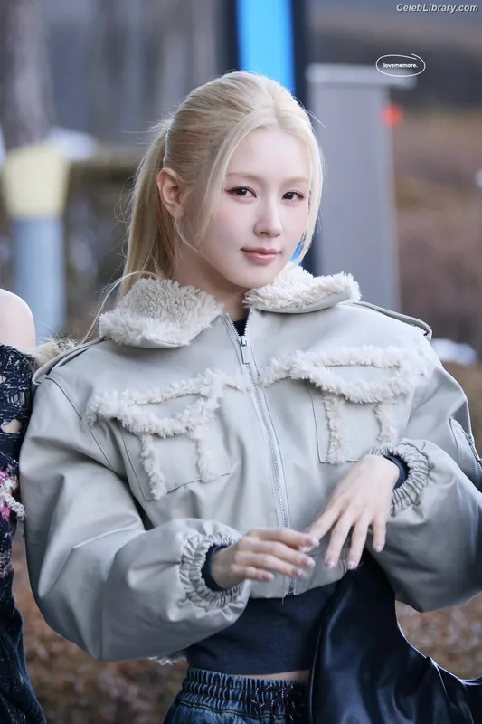 Cho Mi-yeon (Miyeon) - i-dle [(G)I-dle] photo 18 of 1019