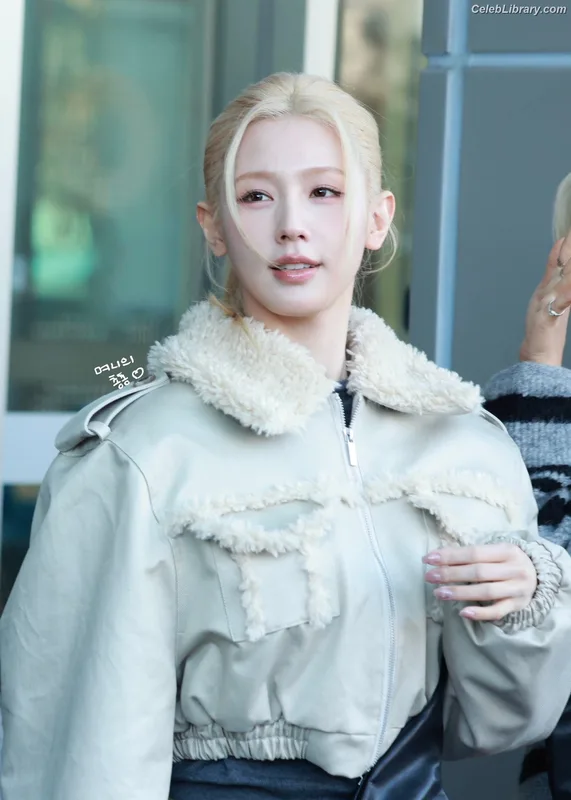 Cho Mi-yeon (Miyeon) - i-dle [(G)I-dle] photo 20 of 1019