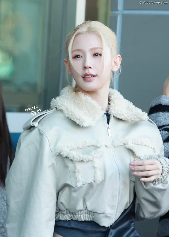 Cho Mi-yeon (Miyeon) - i-dle [(G)I-dle] photo 21 of 1019