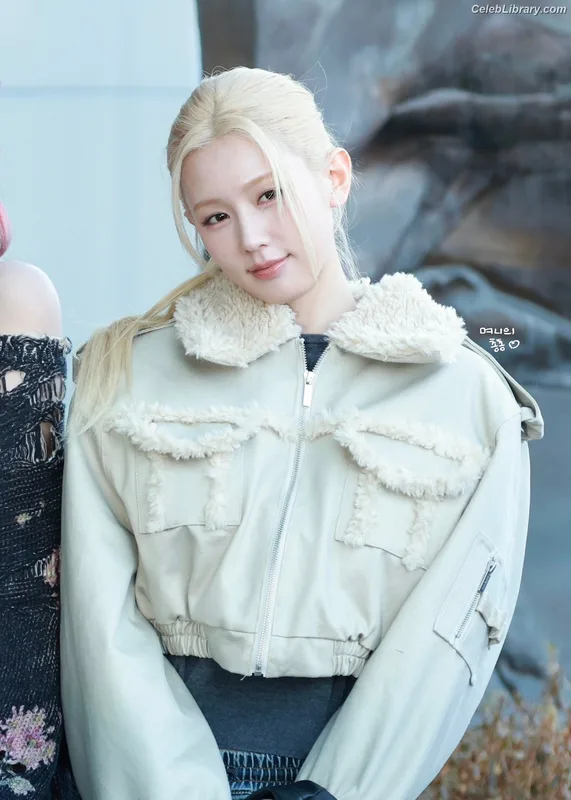 Cho Mi-yeon (Miyeon) - i-dle [(G)I-dle] photo 22 of 1019