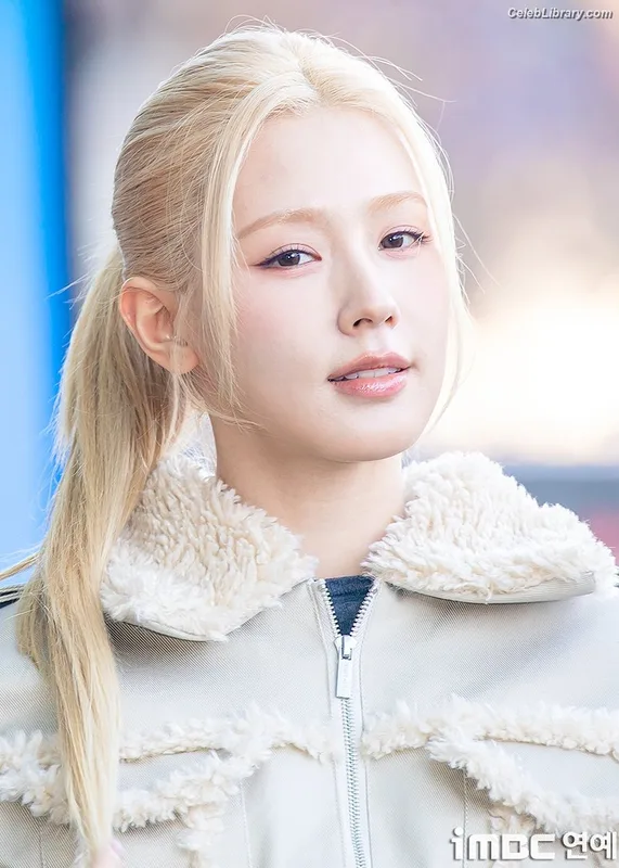 Cho Mi-yeon (Miyeon) - i-dle [(G)I-dle] photo 23 of 1019