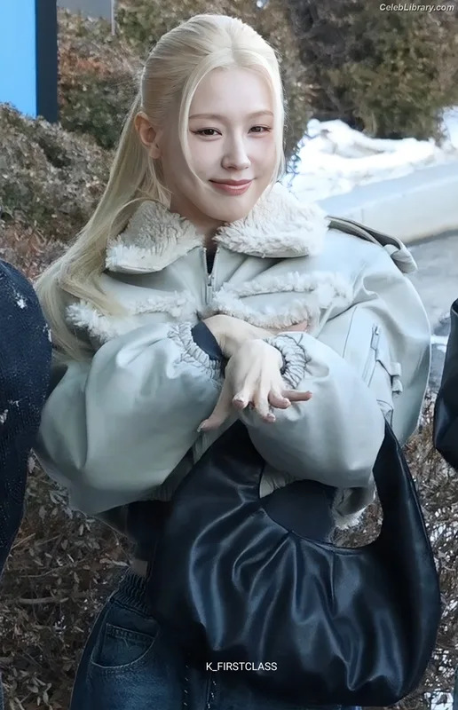 Cho Mi-yeon (Miyeon) - i-dle [(G)I-dle] photo 5 of 1019