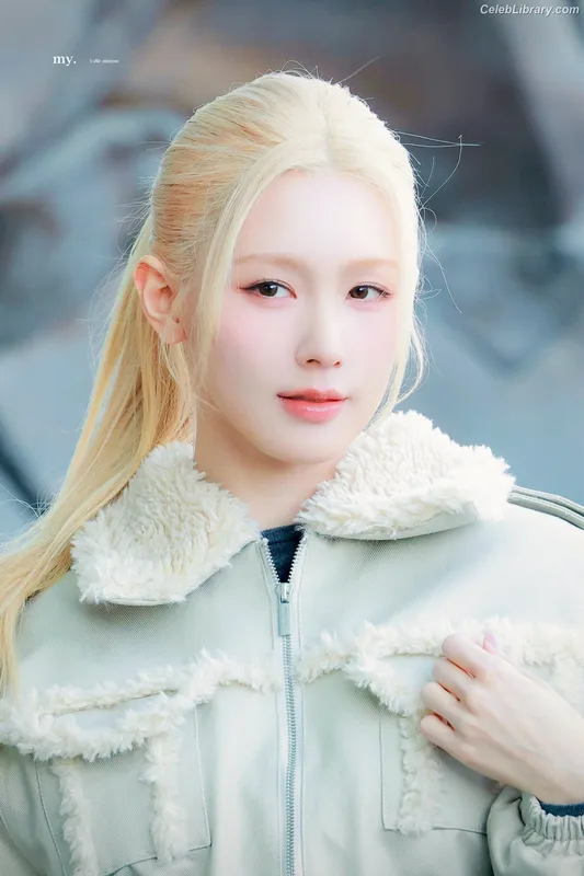 Cho Mi-yeon (Miyeon) - i-dle [(G)I-dle] photo 6 of 1019